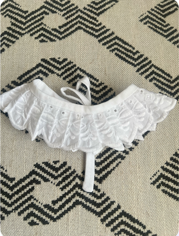 CUELLO TIRA BORDADA FLOR DE LIS
