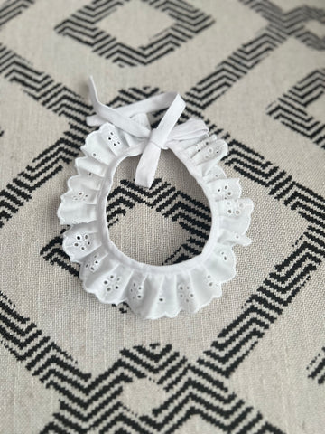 CUELLO TIRA BORDADA PEQUEÑA