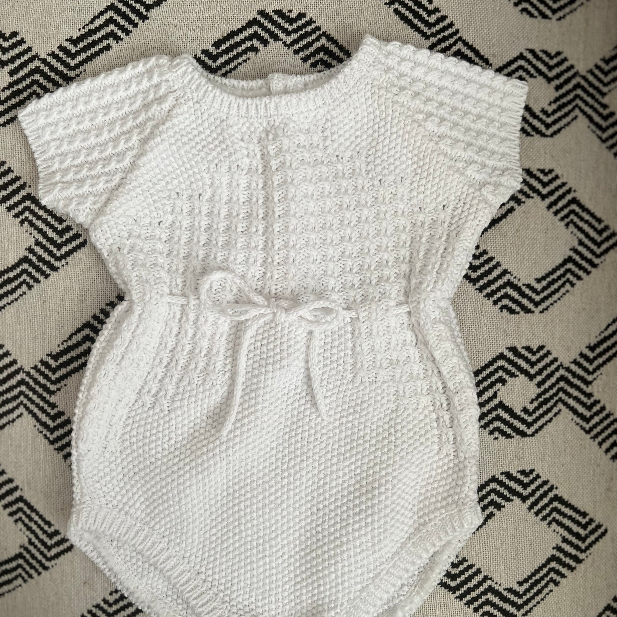PELELE OCHOS BLANCO 2